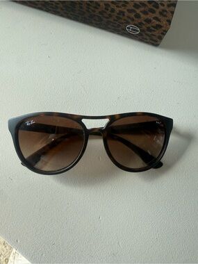 Ray-Ban Women's Tortoiseshell Brown Gradient Sunglasses